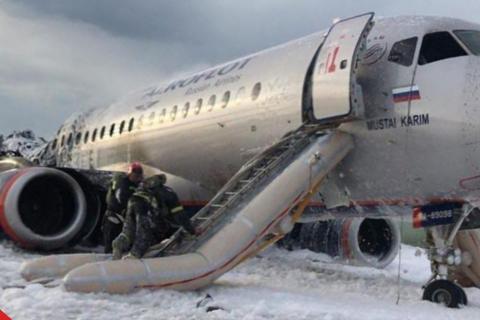 41 человек погиб при пожаре в самолете SSJ 100, экстренно севшем в Шереметьево