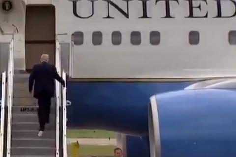 Дональд Трамп оконфузился на трапе «Борта №1» Дональд Трамп