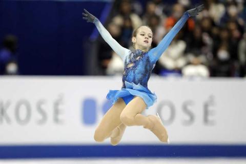 Александра Трусова с двумя падениями выиграла Гран-при в Москве