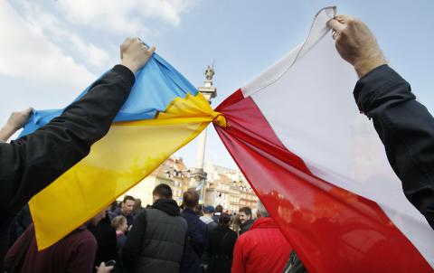 Флаги Украины и Польши Флаги Украины и Польши