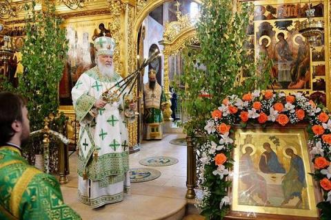 Троица: расписание праздничного богослужения в День Святой Троицы в храмах России Троица: расписание праздничного богослужения в День Святой Троицы в храмах России