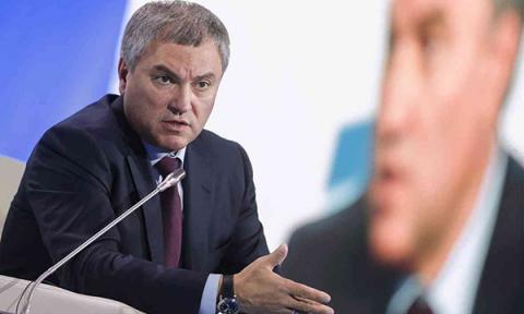 Навальный потребовал от Чайки внести представление о досрочной отставке Володина