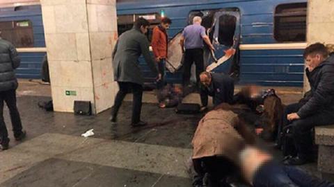 Очевидцы сняли видео в метро Санкт-Петербурга, где прогремел взрыв