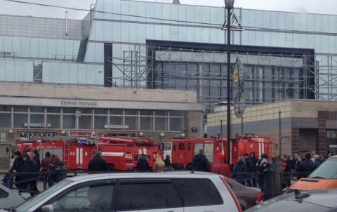 В Петербурге перекрыли две станции метро из-за бесхозного предмета