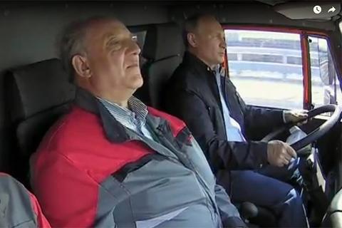 Владимир Путин на КамАЗе открыл Крымский мост