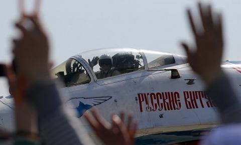 В Лангкави "Русские витязи" впервые показали управляемый штопор