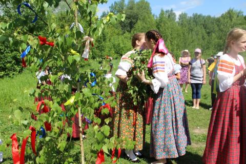 Семик (Русалчин Велик день) : что это за праздник и как он отмечается, традиции, обычаи, приметы и поверья этого дня, история Семик (Русалчин Велик день): что это за праздник и как он отмечается, традиции, обычаи, приметы и поверья этого дня, история