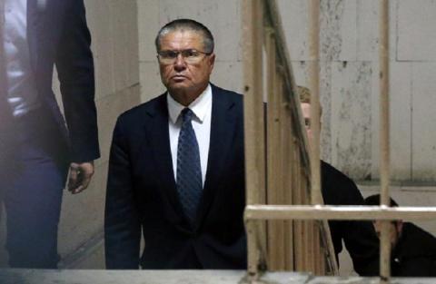 Суд огласил приговор Улюкаеву