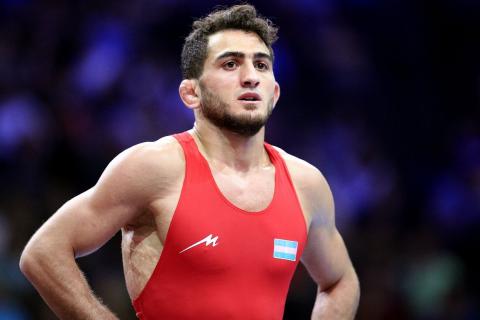 В Дагестане чемпиону по вольной борьбе Гаджимураду Рашидову презентовали внедорожник
