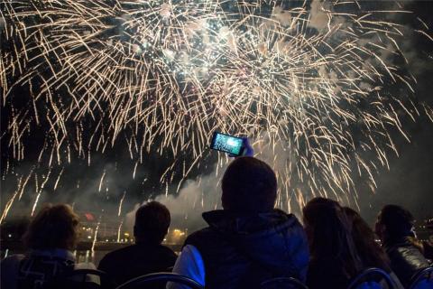Салют в Самаре на День России 12 июня 2018: где состоится Парад фейерверков, время проведения 12 июня 2018 Салют в Самаре на День России 12 июня 2018