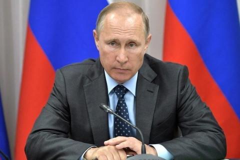 Россия должна развивать армию и флот, но не втягиваться в милитаристскую гонку вооружений – считает Владимир Путин