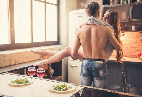 Пара на кухне Продукты-афродизиаки для каждого знака зодиака: астрологи рассказали, как провести незабываемую ночь