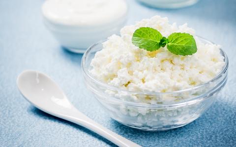 Творог и ряд других продуктов приносят молниеносный эффект, полезный с утра – ученые 