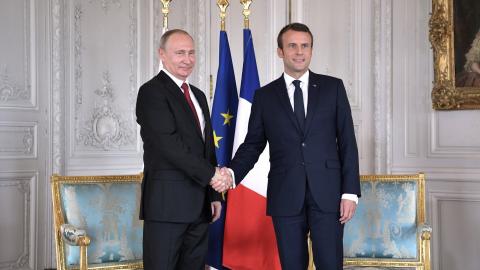 Названы основные темы, которые обсудят в ходе переговоров Путин и Макрон