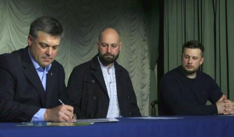 Радикалы подписывают манифест