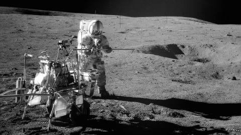 Ученые доказали, что камень, доставленный с Луны «Аполлоном-14», имеет земное происхождение