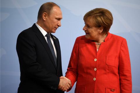 Путин обсудил с Меркель ситуацию в Керченском проливе и ситуацию вокруг ДРСМД