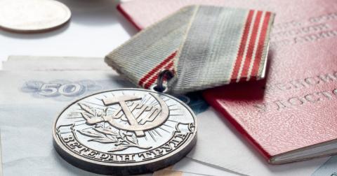 Ряд вопросов по званию ветерана труда решен в регионе ЮФО, решение коснулось 82 граждан 