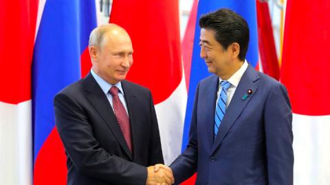 Синдзо Абэ: Япония будет и в дальнейшем претендовать на Курильские острова