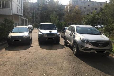 В Ставрополе три автомобиля ночью атаковали вандалы
