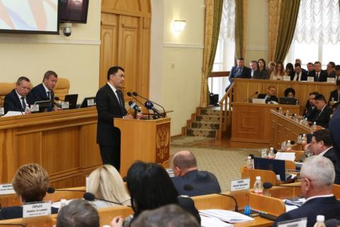 Помощникам астраханских депутатов намерены повысить зарплаты