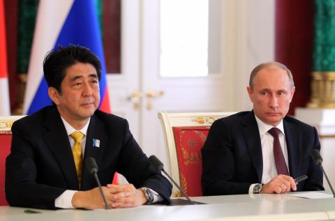 Абэ намерен провести встречу с Путиным для обсуждения двусторонних отношений