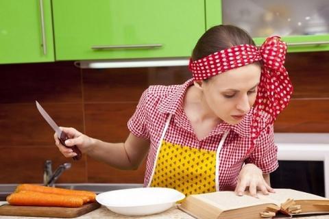 Девушка готовит Рецепты на Новый год с видео