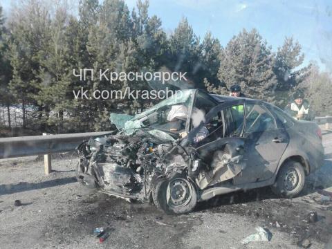 В страшном ДТП под Красноярском разворотило две «Лады» - 3 человека погибли