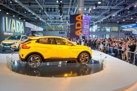  Новые версии Lada XRAY представлены на выставке «Мир автомобиля»