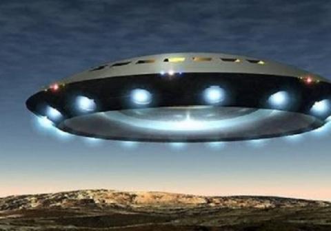 Секретная разведывательная миссия корабля пришельцев над секретной «Зоной 51» попала на видео