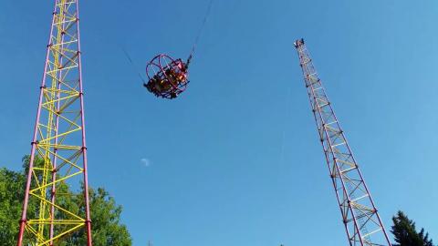 "Пункт назначения": посетители парка развлечений чуть не погибли на аттракционе