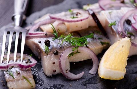 Селедка Как “вычислить” самую вкусную селедку в магазине - несколько простых советов