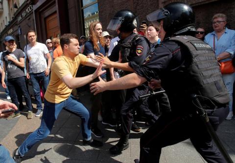 В МИД Китая заявили, что протесты в Москве являются попыткой вмешательства Запада во внутренние дела РФ