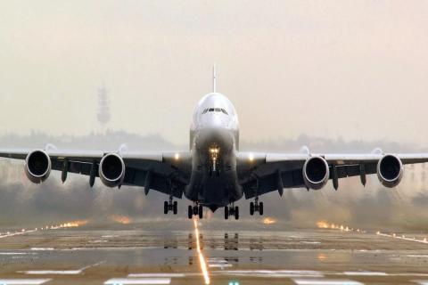 Самолёт сгорел в аэропорту Калифорнии