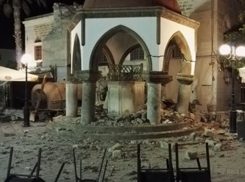 Разрушения от землетрясения в Греции