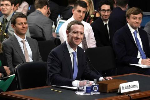 Марк Цукерберг встретился с Трампом на фоне обвинений в адрес сайта