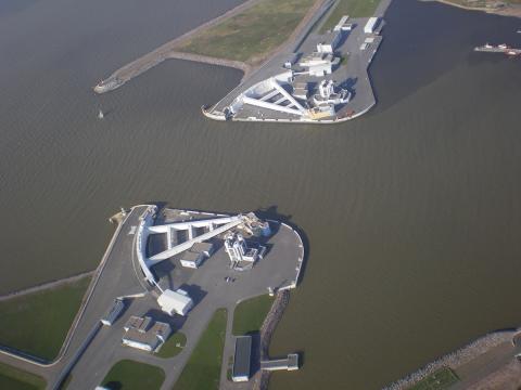 В Петербурге закрыта дамба из-за резкого подъема уровня воды