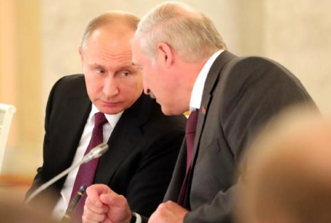 Политолог: Лукашенко поставил Путина перед выбором относительно Байдена