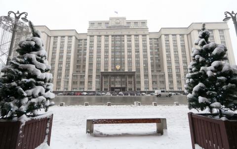 Вид на здание Госдумы зимой