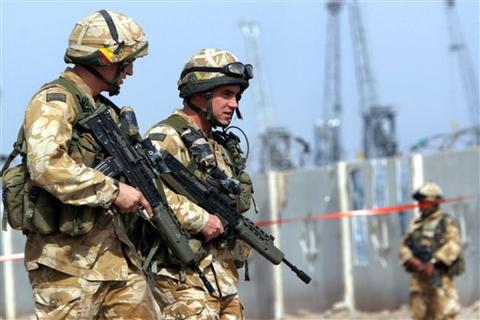 военные Британии на учениях картинка