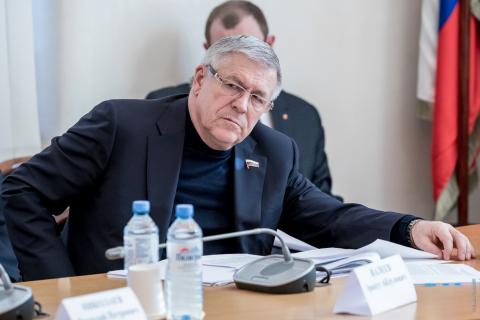 Валеев: силовикам надо дать доступ к данным об ограничениях к владению оружием