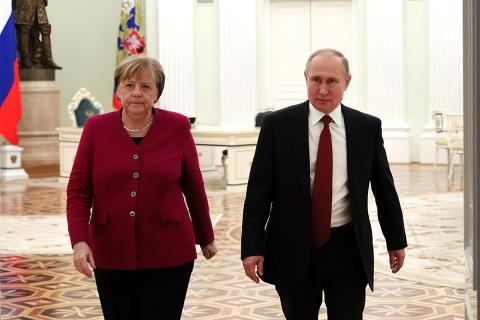 Путин и Меркель два раза за день говорили по телефону