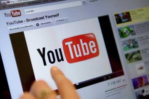 Канал YouTube наложил ограничения на исполнение гимна России
