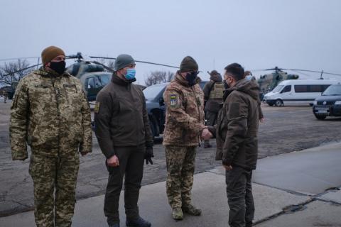 Владимир Зеленский и военнослужащие ООС