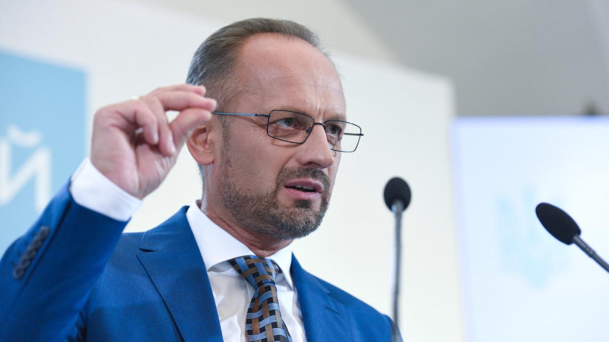 Украинский дипломат предложил оставить на месте Донбасса дикое поле Экс-дипломат Украины предложил превратить Донбасс в «дикое поле»