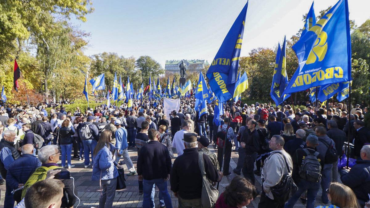 В Киеве участник марша назвал украинскими Кубань и Дон В Киеве участник марша назвал украинскими Кубань и Дон