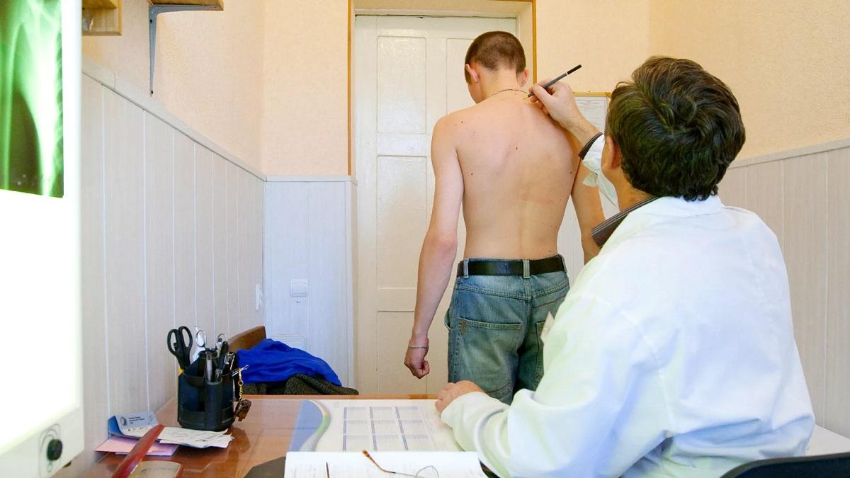 Врач Чижевская: Основная причина сколиоза у детей — мышечный дисбаланс Клиника врач пациент