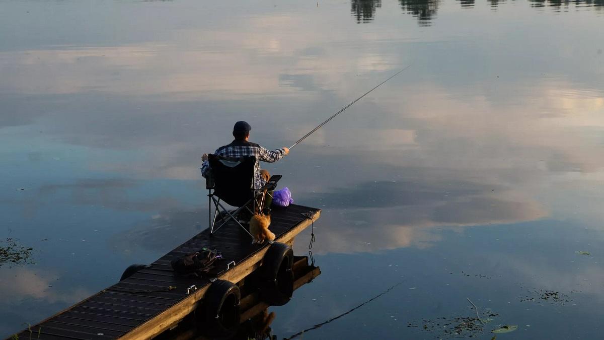 Врач Малай: Многочасовое сидение с удочкой грозит развитием варикоза Водоем рыбак