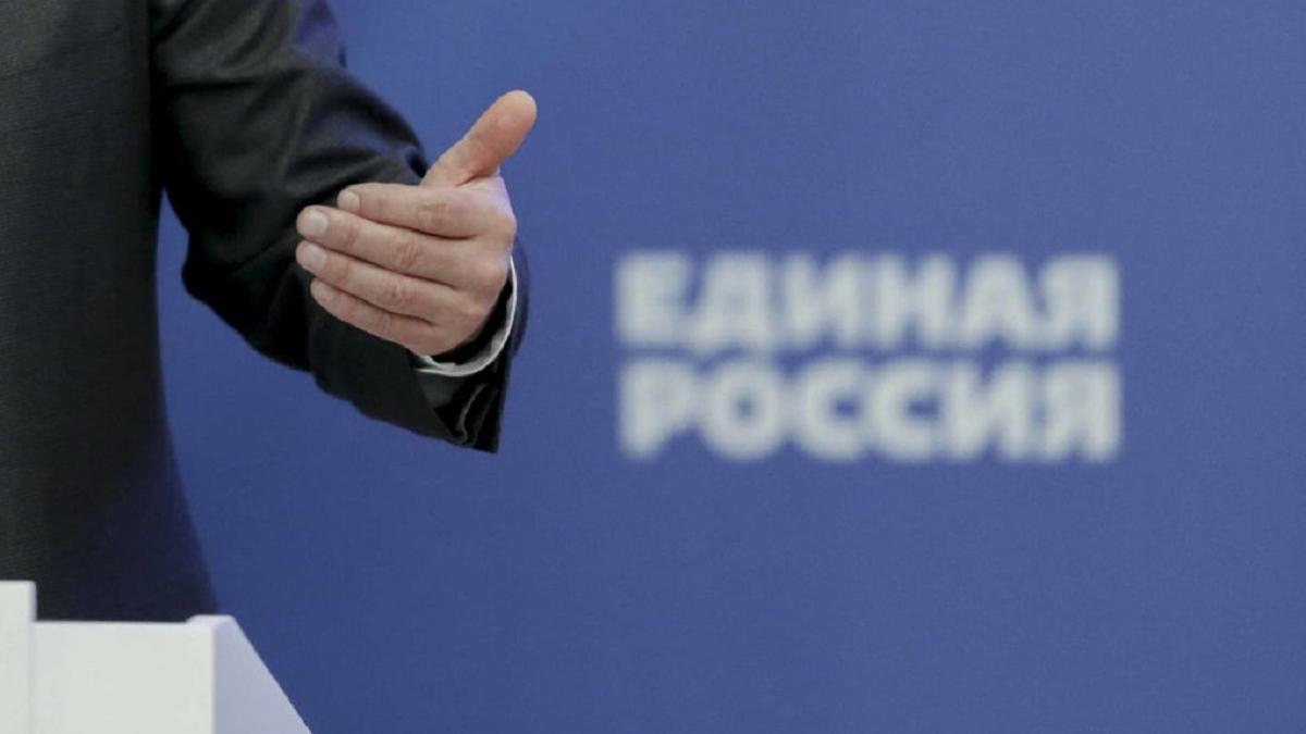 Чиновница выложила фотографию красной икры с подписью «Кризис? Не, не слышали», а потом извинилась Мурманская чиновница извинилась за фото с банками икры