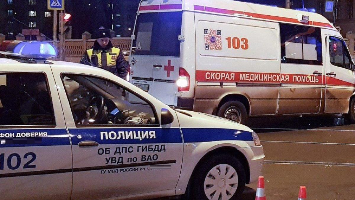 В Петербурге горящий мужчина упал с крыши дома на пешехода В Петербурге горящий мужчина упал с крыши дома на пешехода